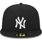 GORRA AJUSTADA 59FIFTY DE LA SERIE MUNDIAL 2000 CON PARCHE LATERAL DE LOS NEW YORK YANKEES - NEGRO/BLANCO