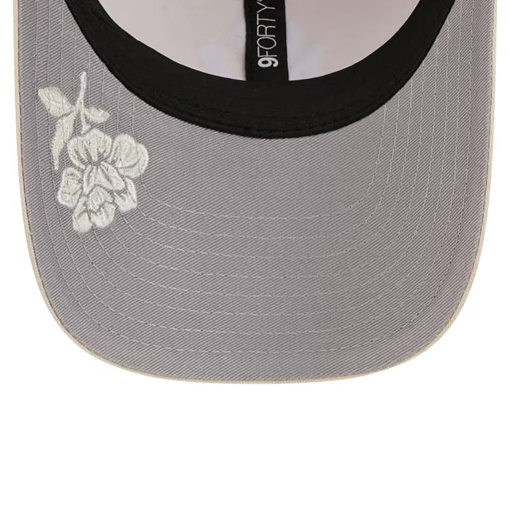 NEW YORK YANKEES WOMEN'S FLORAL MESH 9FORTY M-CROWN TRUCKER HAT - LIGHT CREAM