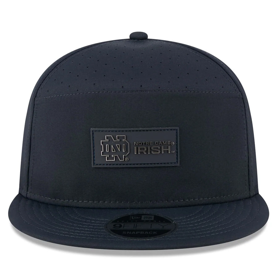 NOTRE DAME FIGHTING IRISH 2025 SIDELINE SPLIT PANEL 9FIFTY SNAPBACK HAT - NAVY