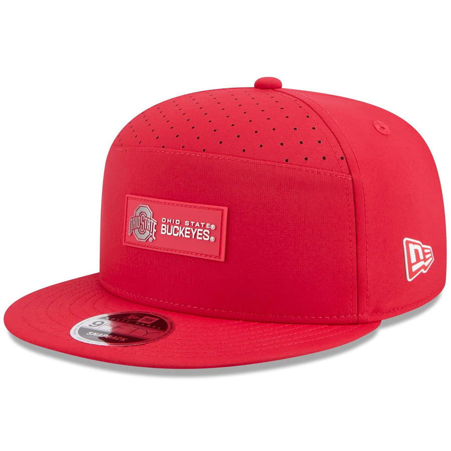 OHIO STATE BUCKEYES 2025 SIDELINE SPLIT PANEL 9FIFTY SNAPBACK HAT - RED
