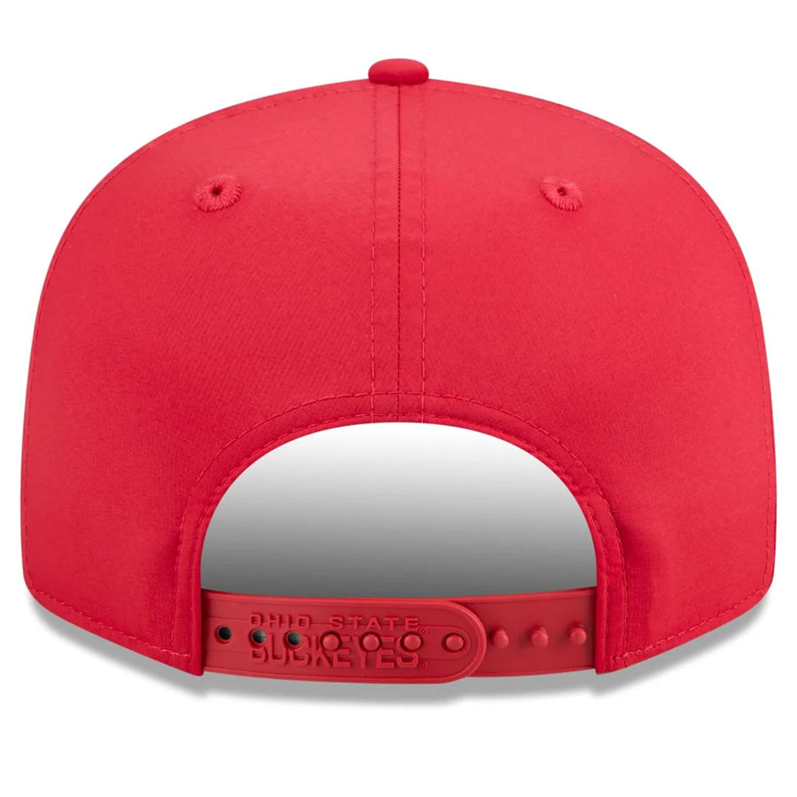 OHIO STATE BUCKEYES 2025 SIDELINE SPLIT PANEL 9FIFTY SNAPBACK HAT - RED