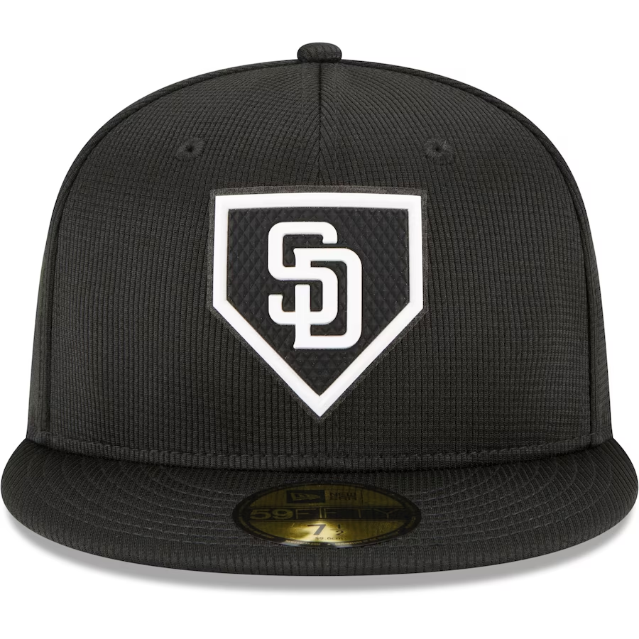 San Diego Padres Men's 2022 Clubhouse 59FIFTY Fitted Hat-Black/White 22 Blkwh / 7 1/2