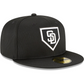 SAN DIEGO PADRES HOMBRE 2022 CLUBHOUSE 59FIFTY SOMBRERO AJUSTADO-NEGRO/BLANCO