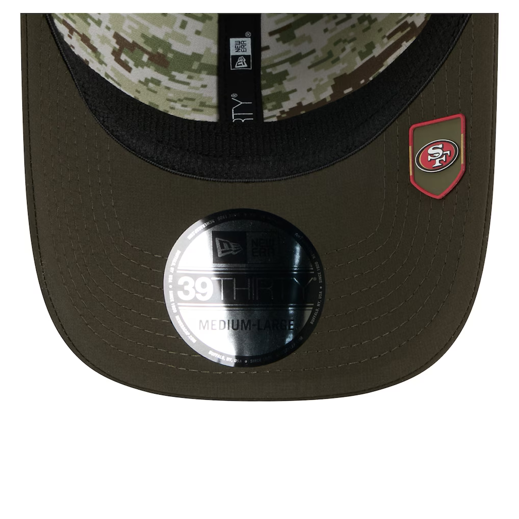 SAN FRANCISCO 49ERS 2025 NFL SALUTE TO SERVICE 39THIRTY FLEX FIT HAT - GREEN