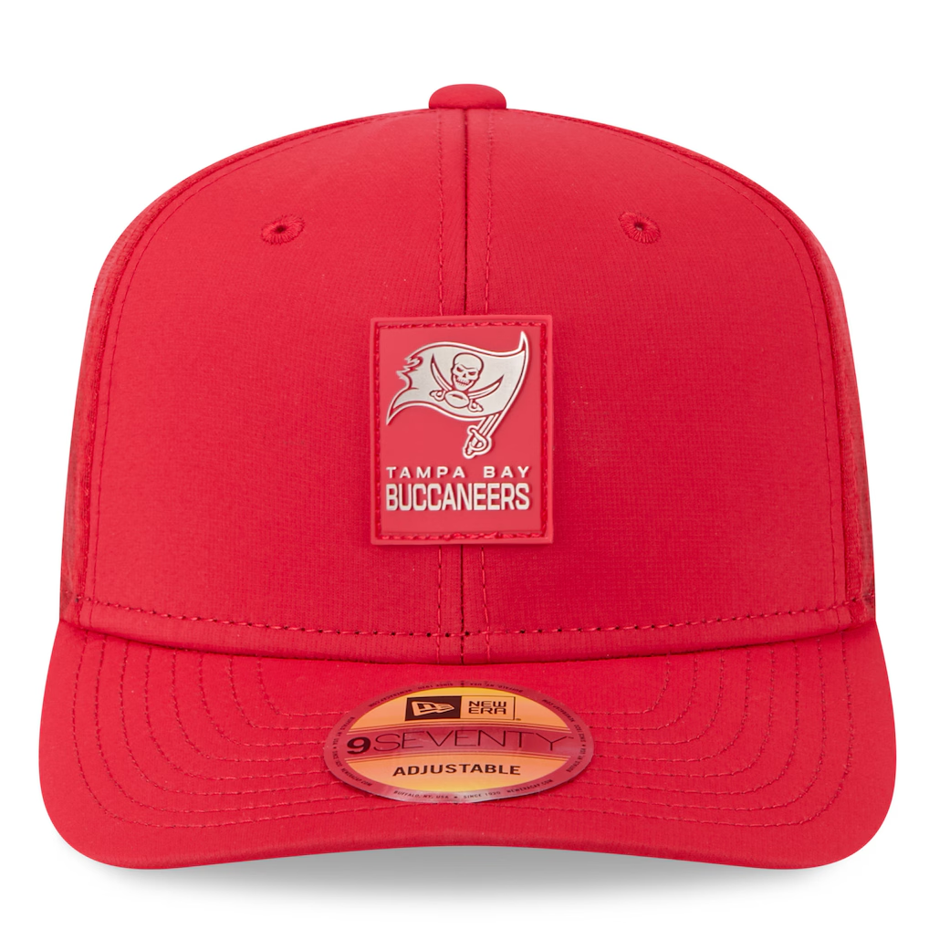 TAMPA BAY BUCCANEERS 2025 NFL SIDELINE 9SEVENTY STRETCH-SNAP ADJUSTABLE HAT - RED