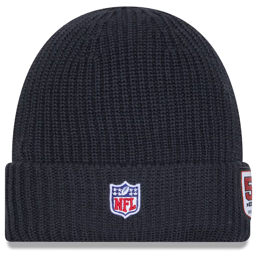 TAMPA BAY BUCCANEERS 2025 SIDELINE COLD WEATHER CUFFED KNIT - CHARCOAL