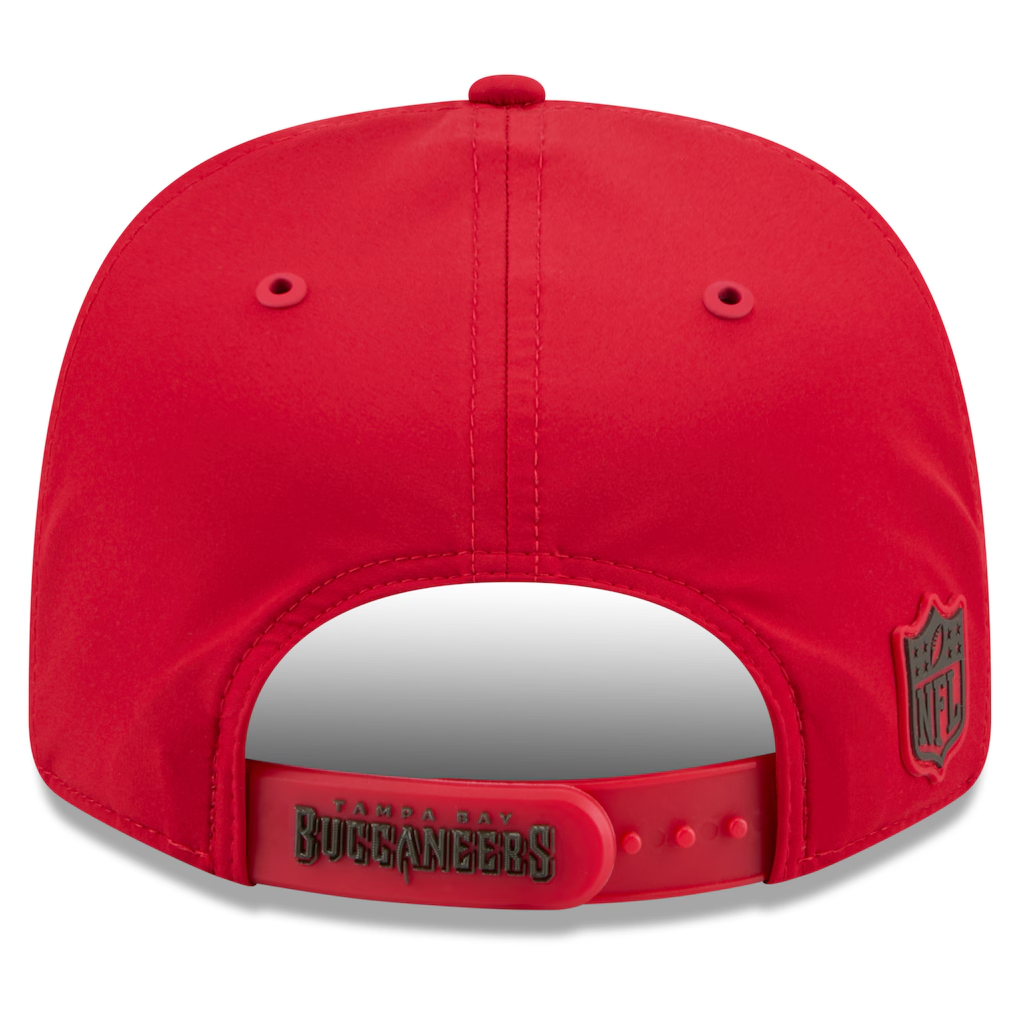 TAMPA BAY BUCCANEERS 2026 NFL SIDELINE 9FIFTY SNAPBACK HAT - RED