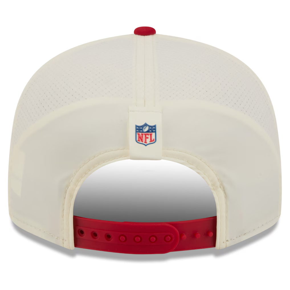 TAMPA BAY BUCCANEERS 2026 NFL TRAINING CAMP 9FIFTY SNAPBACK HAT - CHROME WHITE/RED