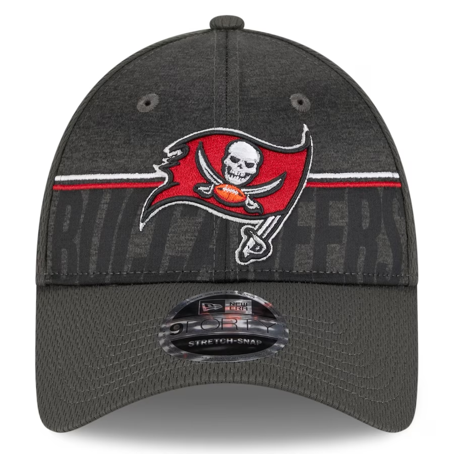 TAMPA BAY BUCCANEERS KIDS 2023 TRAINING CAMP 9FORTY STRETCH-SNAP GORRO
