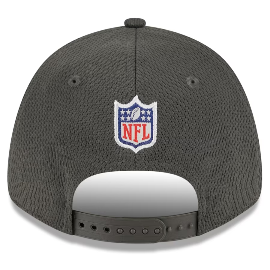 TAMPA BAY BUCCANEERS KIDS 2023 TRAINING CAMP 9FORTY STRETCH-SNAP GORRO