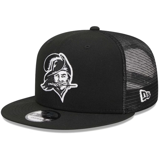 TAMPA BAY BUCCANEERS RETRO EVERGREEN TRUCKER 9FIFTY SNAPBACK HAT - BLACK/WHITE