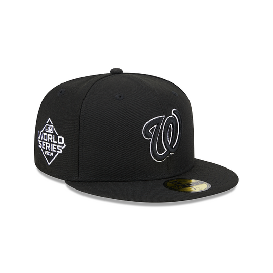 GORRA AJUSTADA 59FIFTY DE LA SERIE MUNDIAL 2019 CON PARCHE LATERAL DE LOS NACIONALES DE WASHINGTON - NEGRO/BLANCO