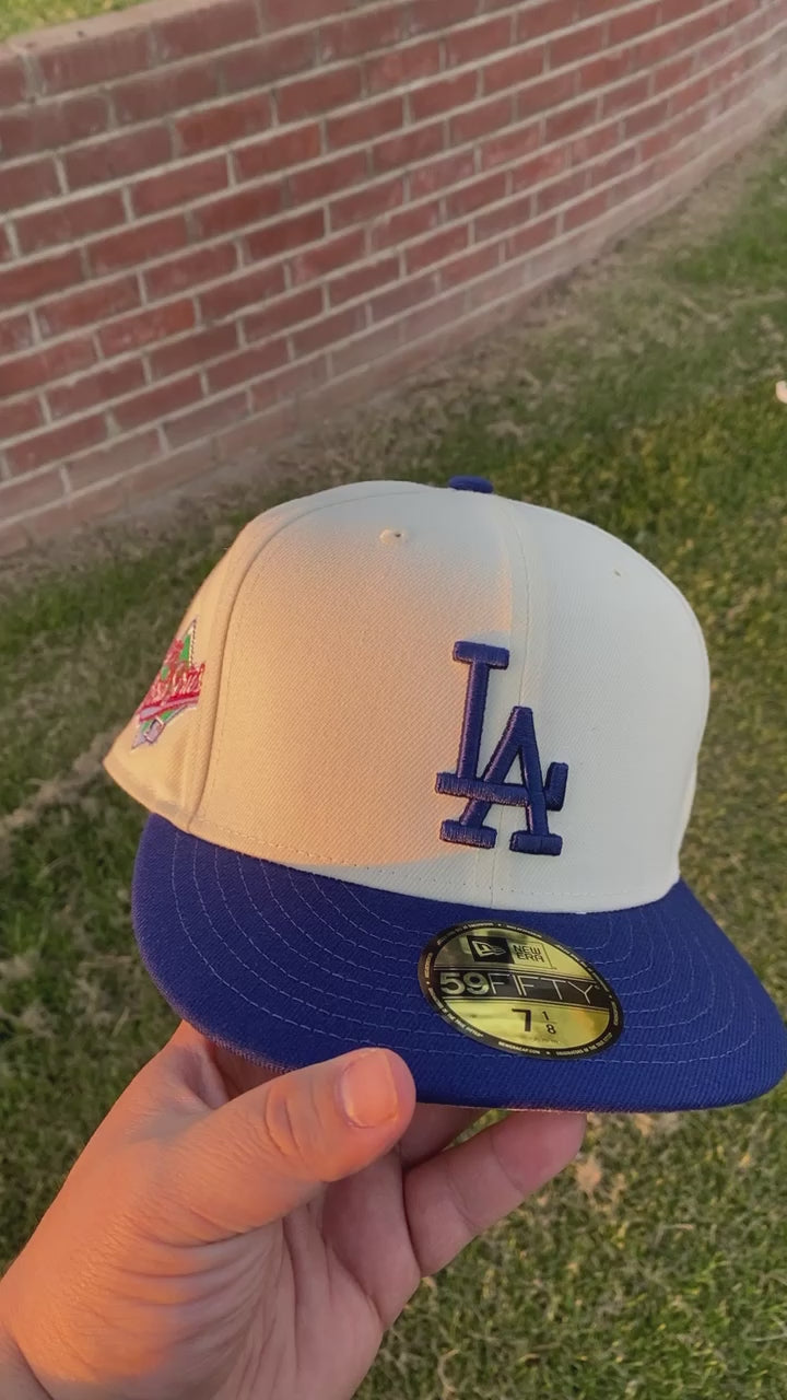 GORRA AJUSTADA 59FIFTY CON PARCHE RETRO DE LOS ANGELES DODGERS - CREMA/ AZUL