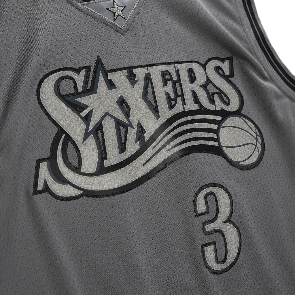 ALLEN IVERSON MEN'S MITCHELL & NESS METAL WORKS 00-01' SWINGMAN JERSEY