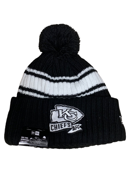 KANSAS CITY CHIEFS 2022 SIDELINE SPORT CUFFED POM KNIT -BLACK/WHITE