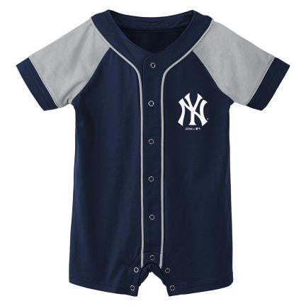 PEQUEÑO GOLPEADOR INFANTIL DE LOS YANKEES DE NUEVA YORK