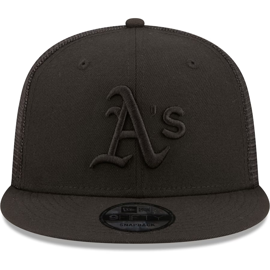 OAKLAND ATHLETICS CLASSIC BLACKOUT TRUCKER 9FIFTY SNAPBACK