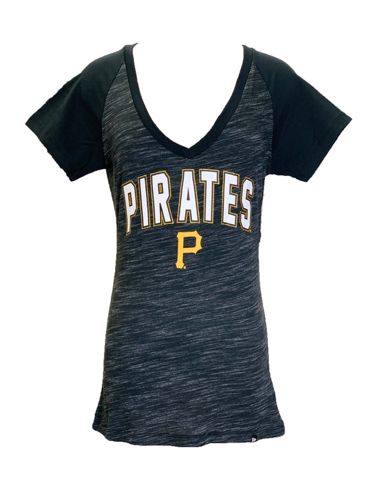 CAMISETA CON NOMBRE EN EL FRONTERA DE ALUMINIO PARA MUJER DE LOS PIRATAS DE PITTSBURGH