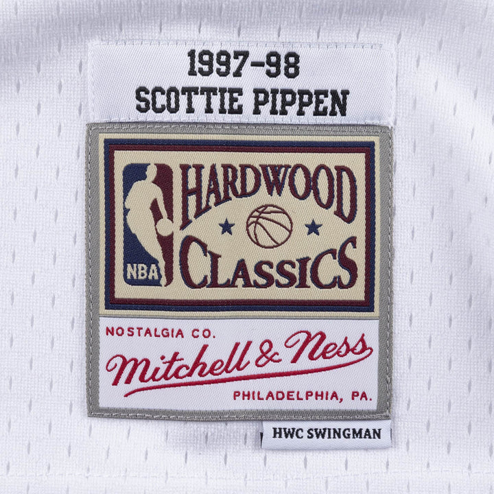 SCOTTIE PIPPEN CHICAGO BULLS MEN'S MITCHELL & NESS SWINGMAN JERSEY - WHITE