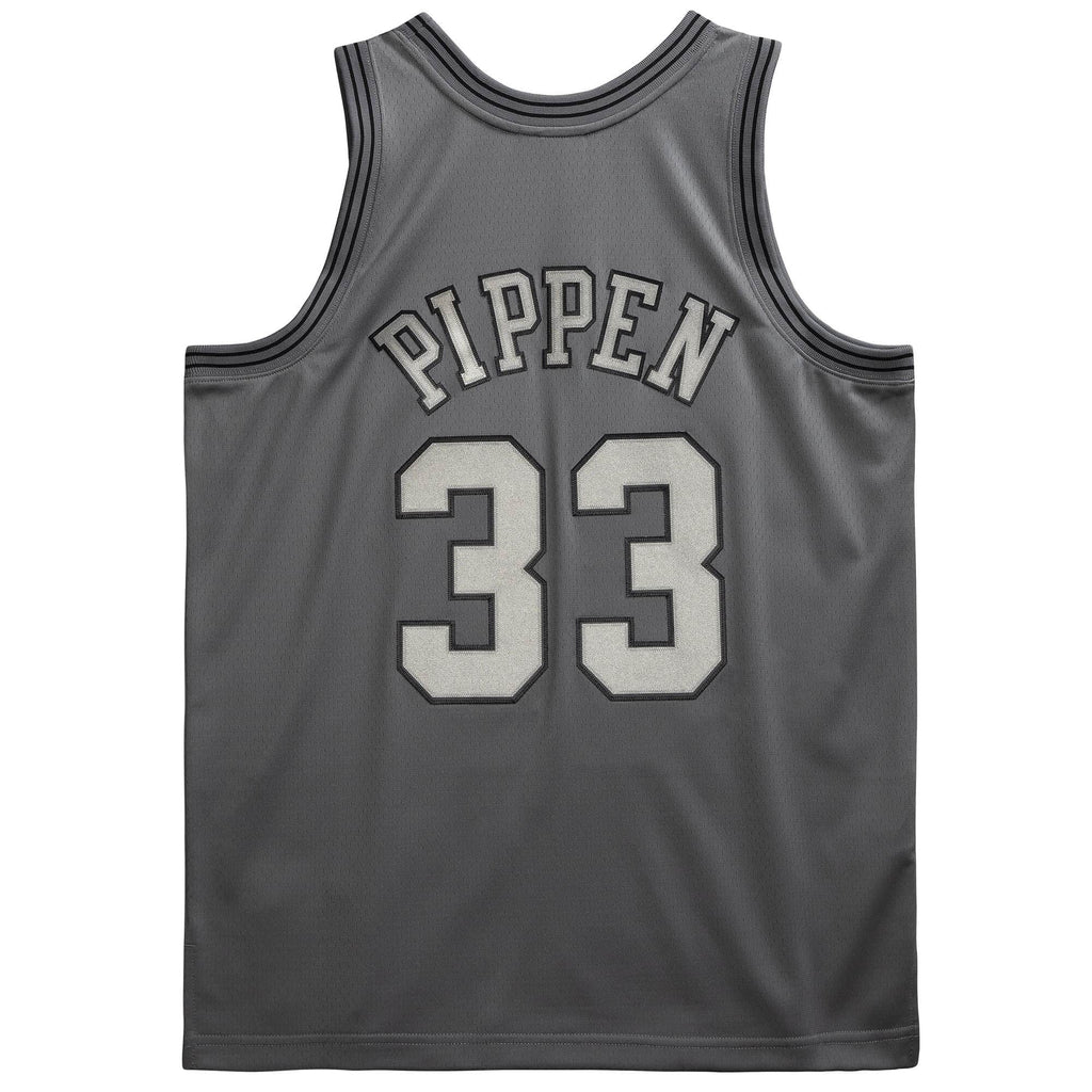 SCOTTIE PIPPEN MEN'S MITCHELL & NESS METAL WORKS 97-98' SWINGMAN JERSEY